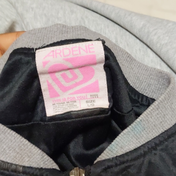 A jacket - Picture 4 of 4